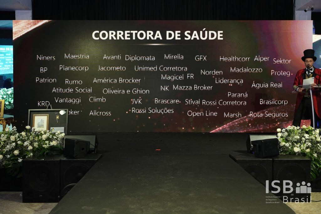Palco da categoria Corretora de Saúde no Pinhão de Ouro